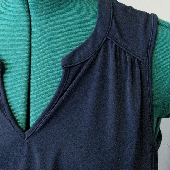 Banana Republic Navy Tank - Picture 3 of 4